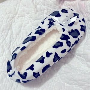 NWT Snow Leopard Slippers with matching lounge pants